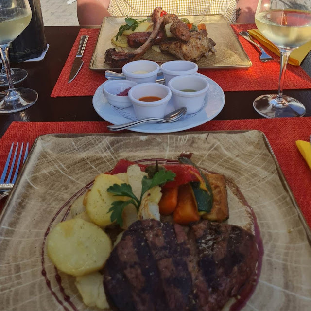 Fillet Steak with Potatoes and Roasted Vegetables