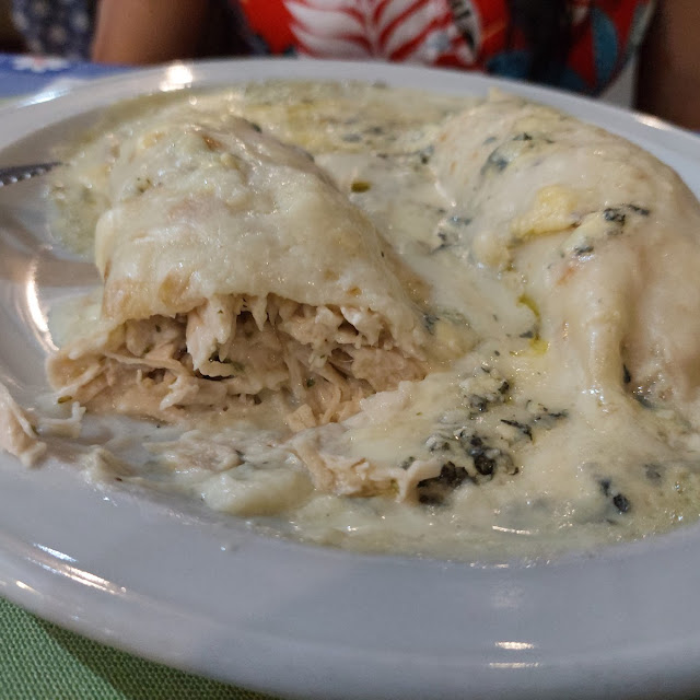 Canelones de Pollo Con Salsa de 4 Quesos