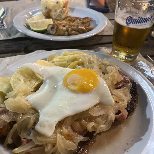 Bife de Chorizo Con Papas Cebolla Y Huevo Un Manjar
