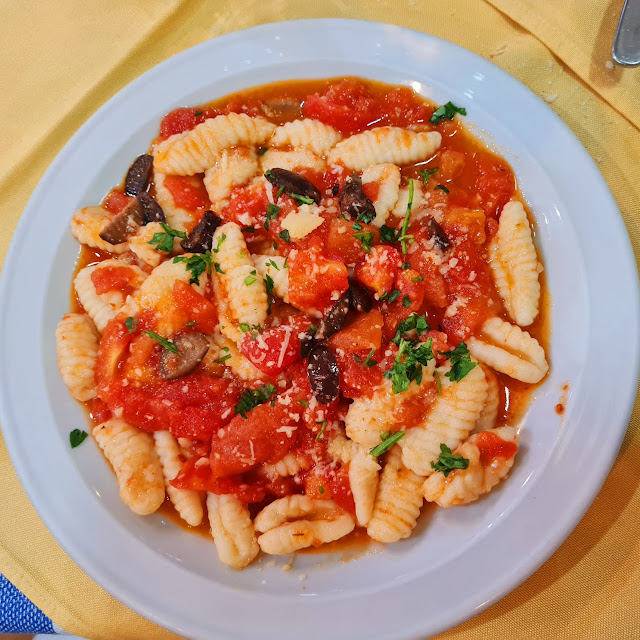 Ñoquis Con Salsa Puttanesca