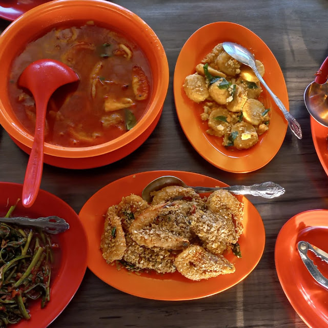 Sotong Asam Pedas Kepiting Saos Pedas Tofu Telur Asin Udan Nestum Kerang Sambal Cah Kangkung