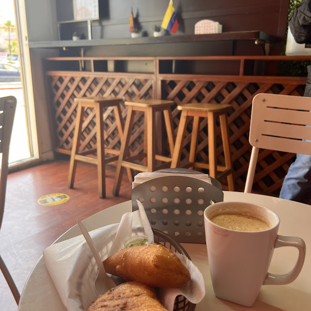 Empanadas de Queso Y Café Con Leche
