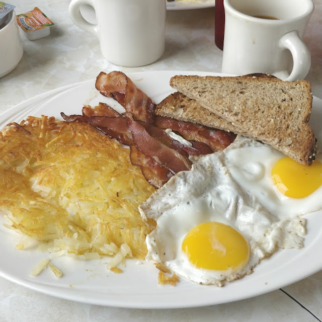 Eggs Hashbrowns & Toast