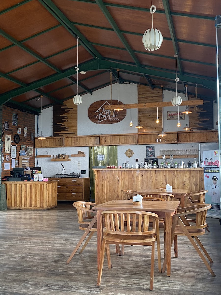 Omah Putih Cafe & Resto