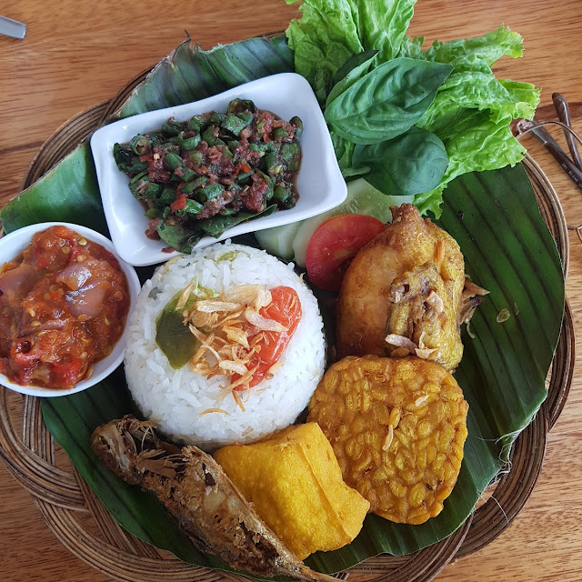 Nasi Liwet Ayam Goreng