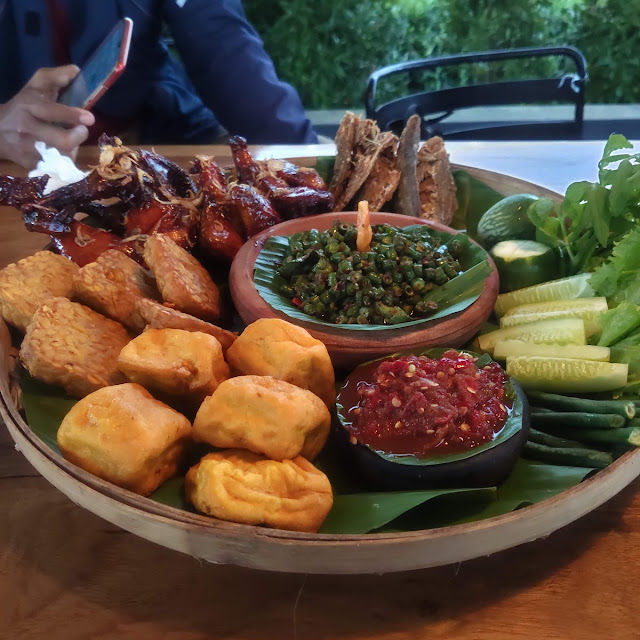 Nasi Liwet Kastrol Ayam Bakar