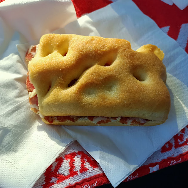 Trancio Di Schiacciata Con Coppa