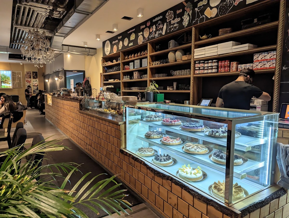 Four Seasons Café
