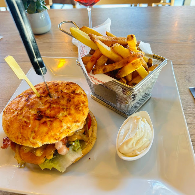 Burger Mit Pommes Und Dip
