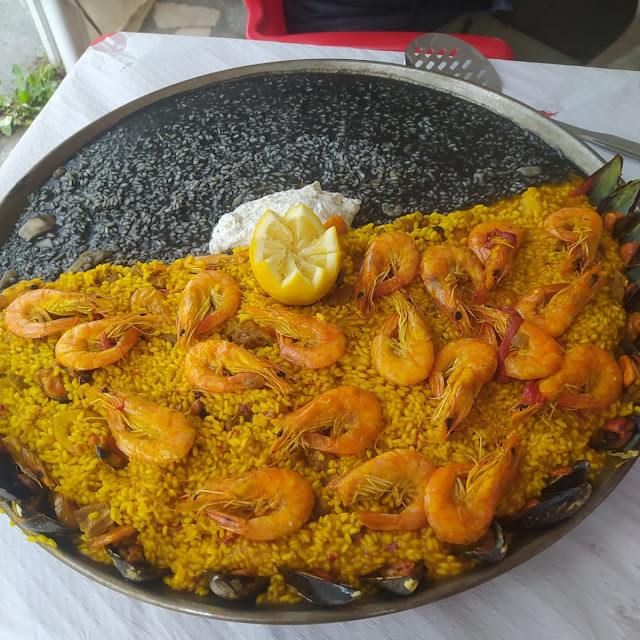 Paella Mixta Con Carne E Mariscos
