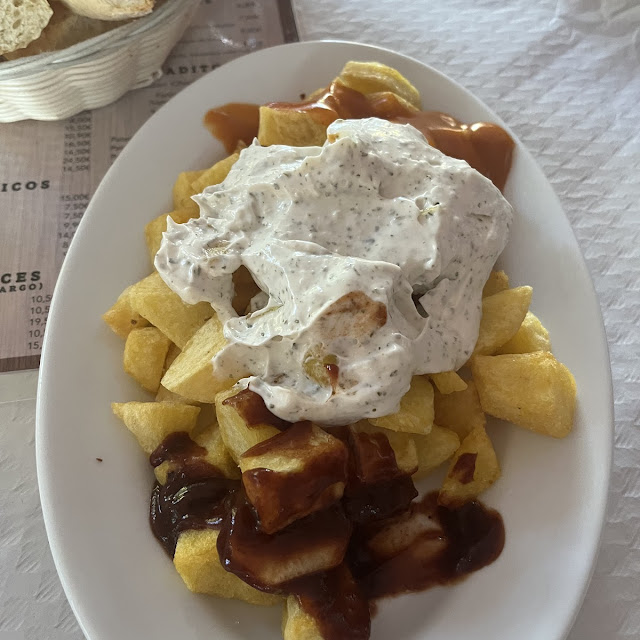 Patatas Tres Salsas