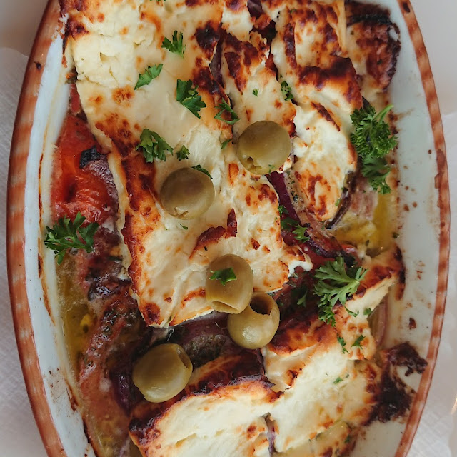 Überbackener Schafskäse
