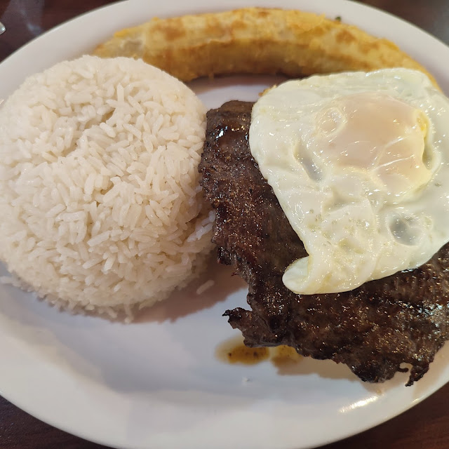 Bife Con Platano Frito Huevo Arroz Y Papas