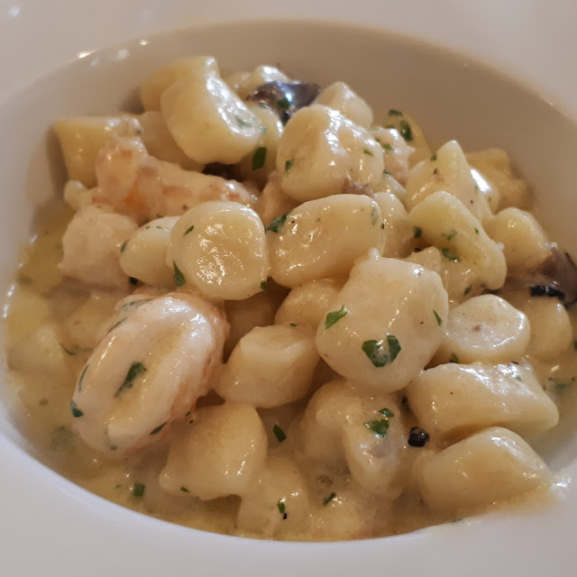 Gnocchi Al Salmone Con Tartufo Nero
