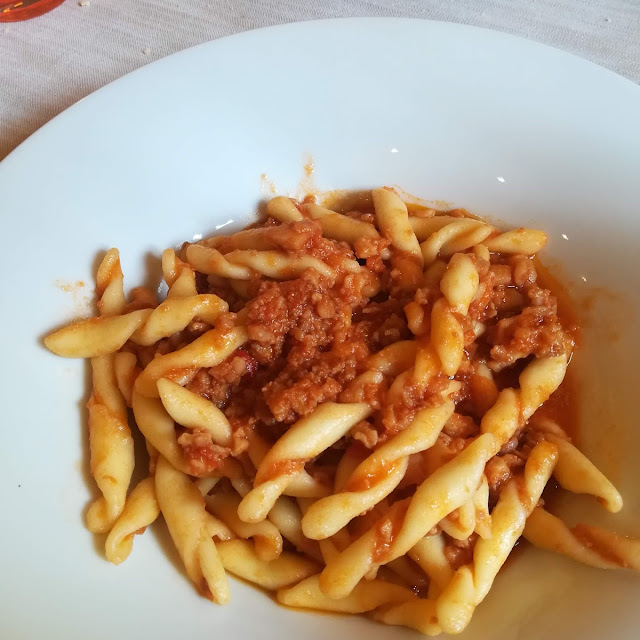 Strozzapreti Al Ragù Di Seppia