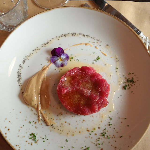 Battuta Al Coltello E Salsa Di Senape