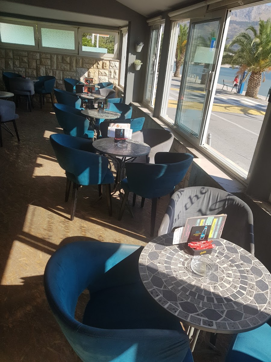 Cafe Porco Rosso