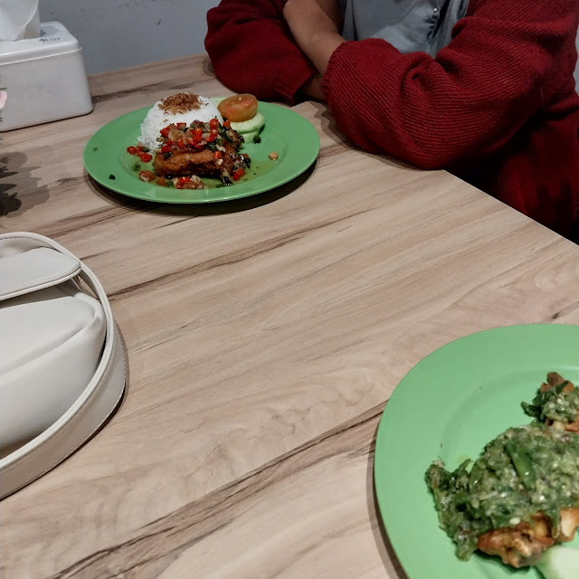 Ayam Goreng Sambal Mentah Nasi