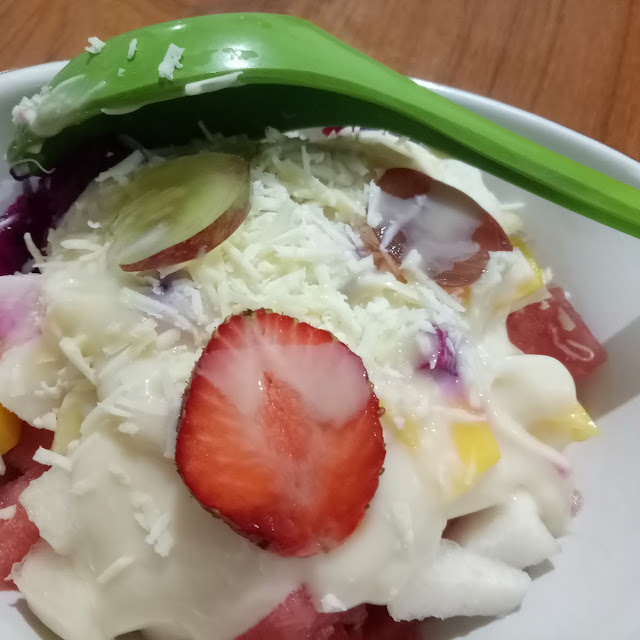 Salad Buah Aris Tirta