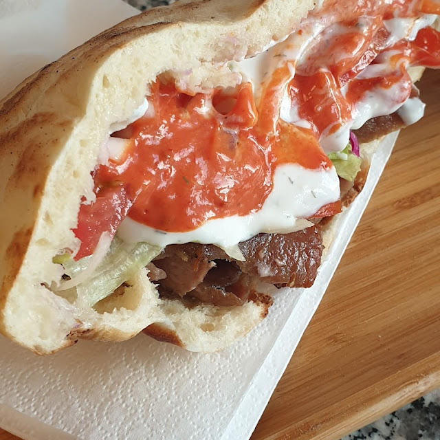 Döner Mitvfrischem Fladenbrot