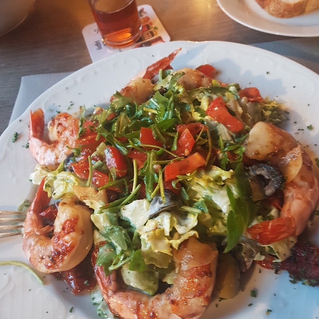 Salatteller Mit Scampis