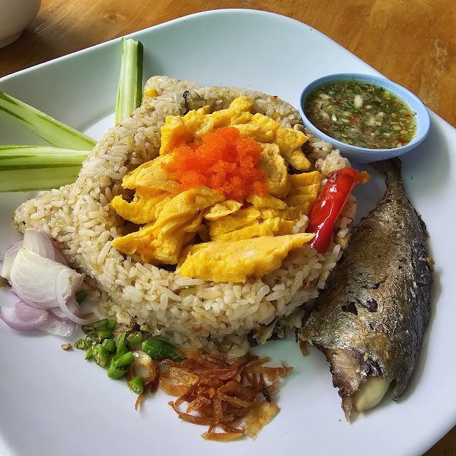 ข้าวคลุกปลาทูน้องเหมียว