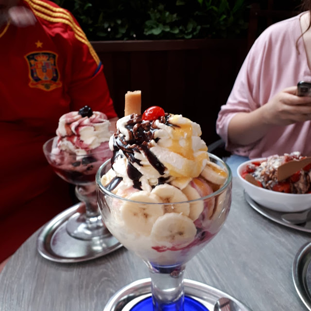 Kirchen Mit Eis Und Sahne