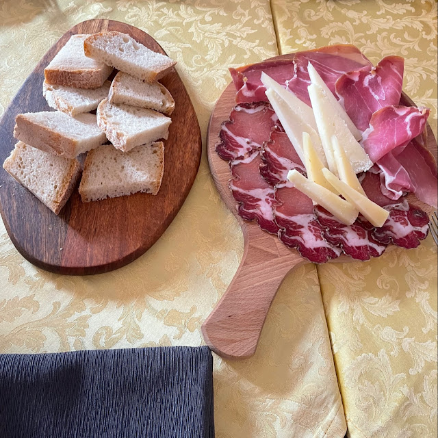 Planche de Charcuterie Et Fromage À Partager