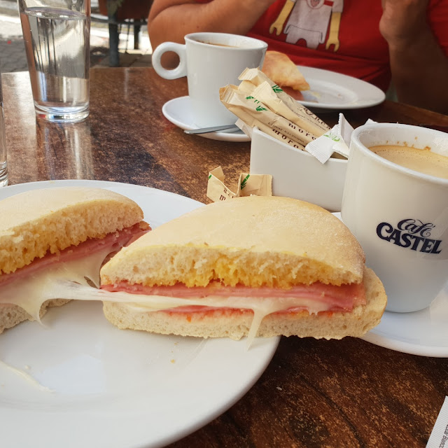 Queso Y Café Con Leche