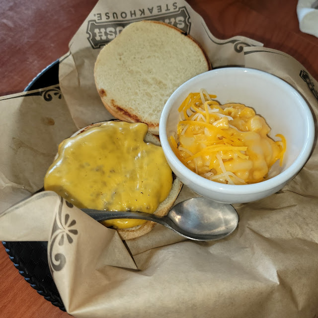 Cheeseburger with Macaroni and Cheese
