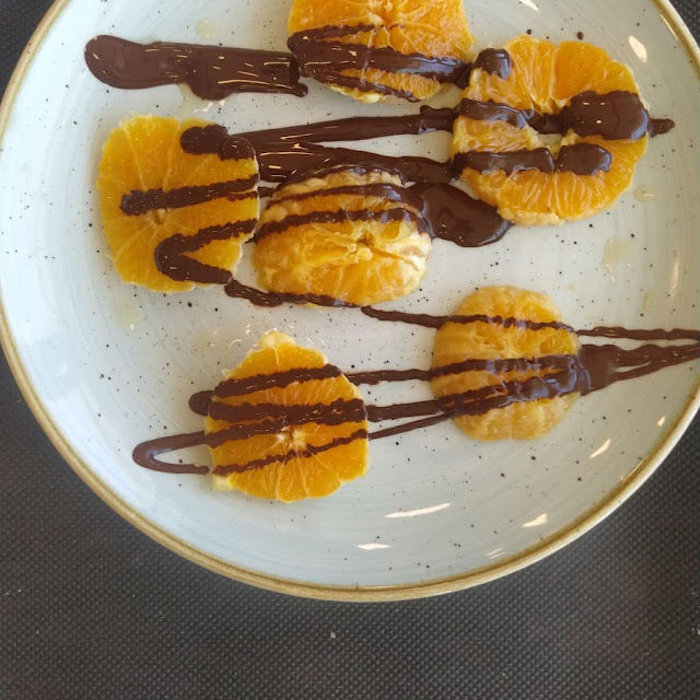 Carpacho de Naranja Con Chocolate Caliente