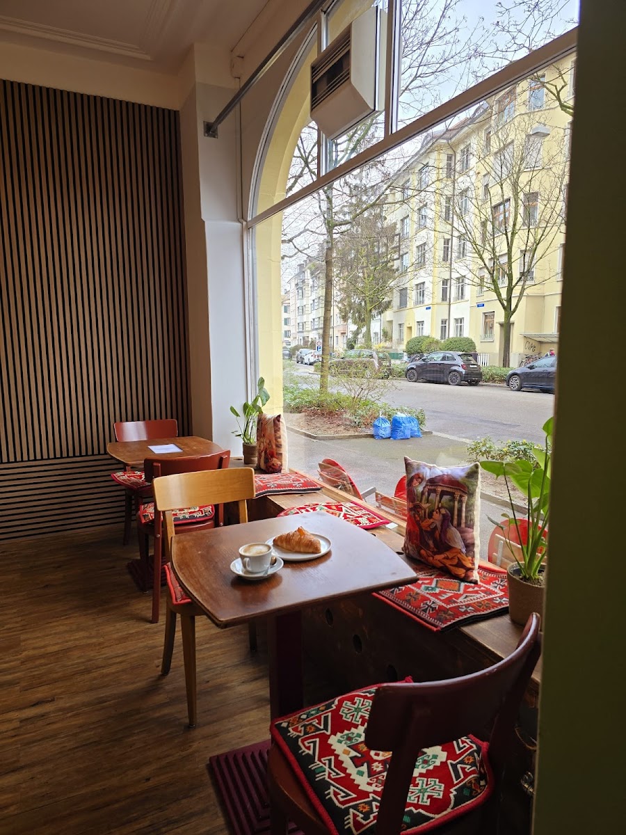 Eleena Cafe Bar