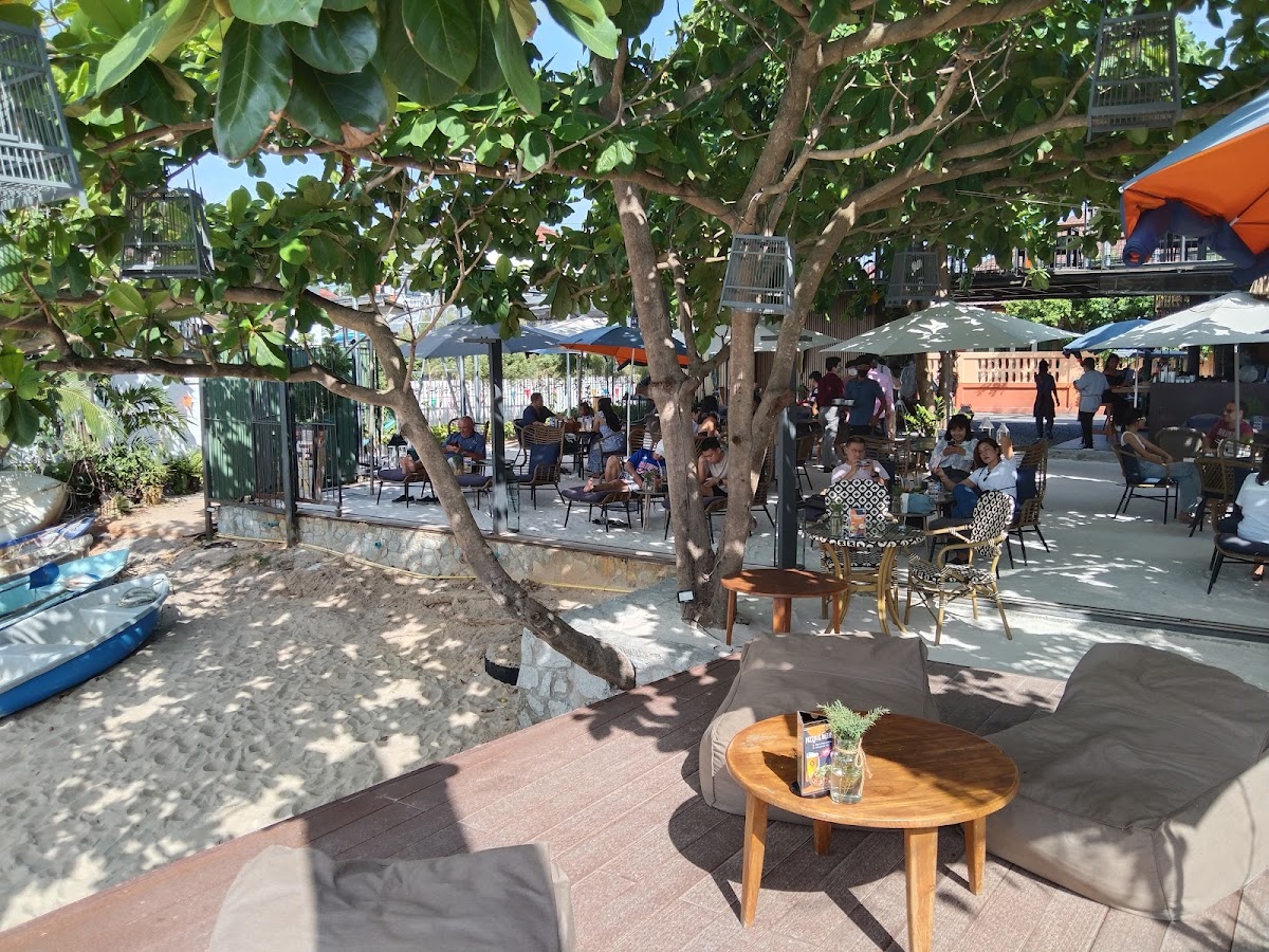 Akvavit Grill & Bar
