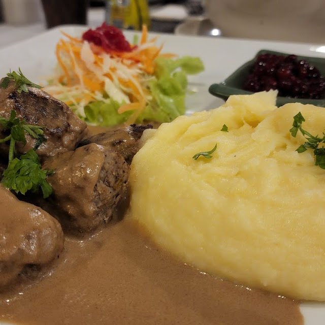 Swedish Meatballs with Mashed Potatoes