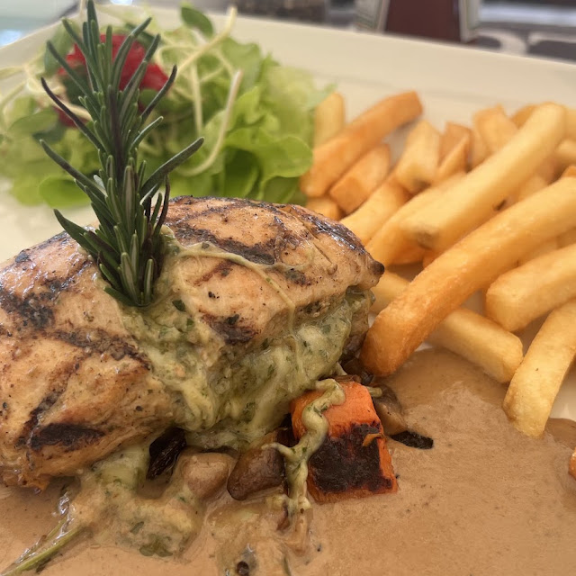 Chicken Filled with Cheese