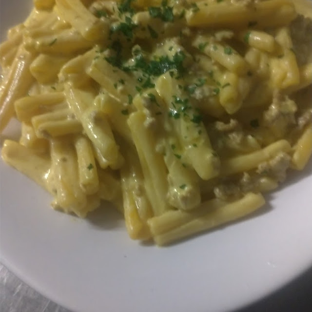 Strozzapreti Con Panna Salsiccia E Zafferano