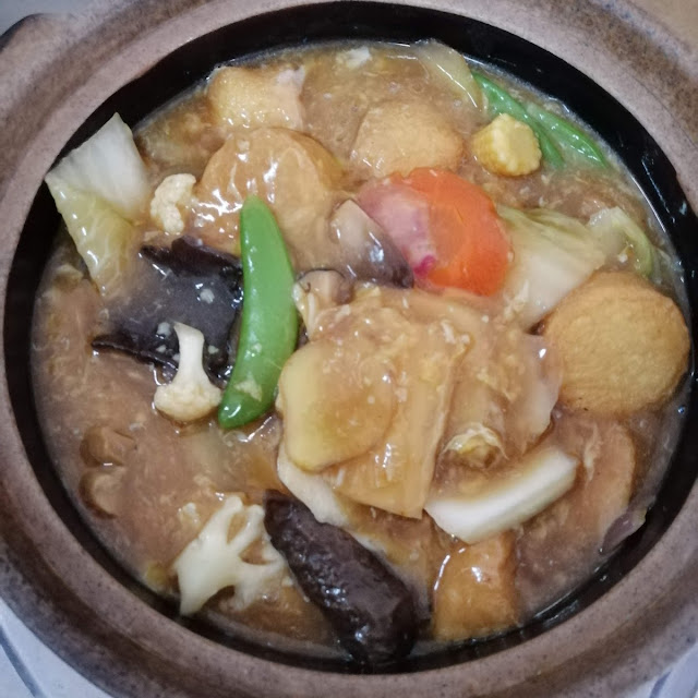 Vegatable Fish Head in Claypot