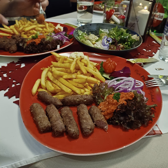 Cevapcici Mit Pommes Frites