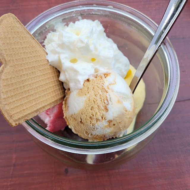 Gemischtes Eis Mit Sahne