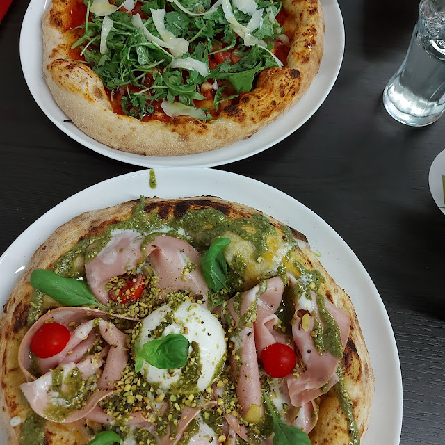 Pizza Toni Speciale Und Pizza Primavera
