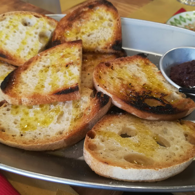 Crostini all'olio E Crema Di Olive