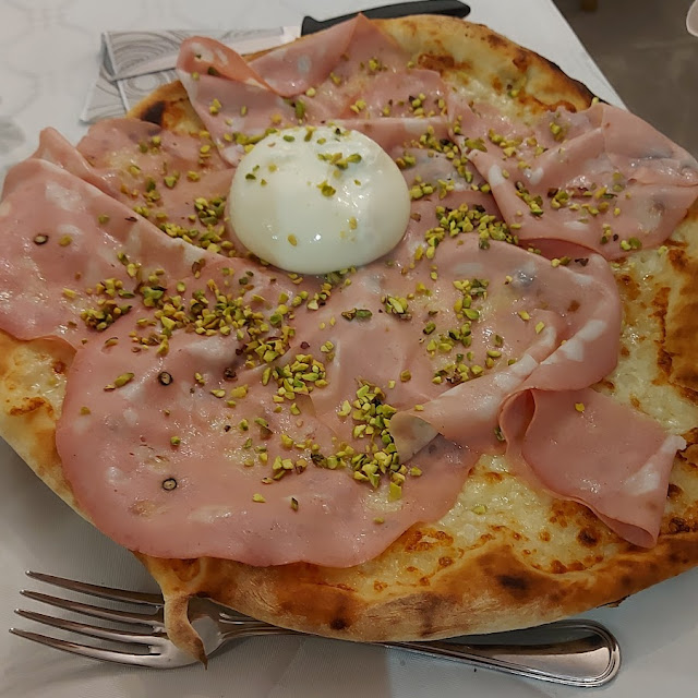 Pizza Mortadella Pistacchio E Bufala
