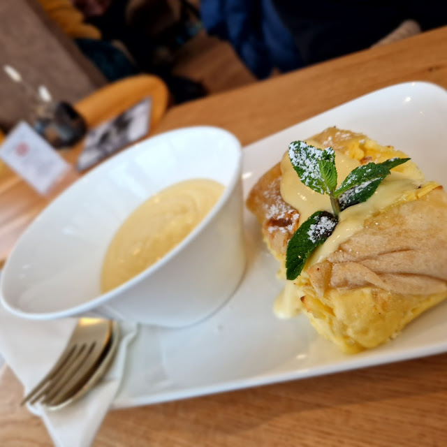 Topfenstrudel