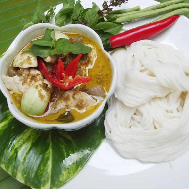 Green Curry with Rice Noodle