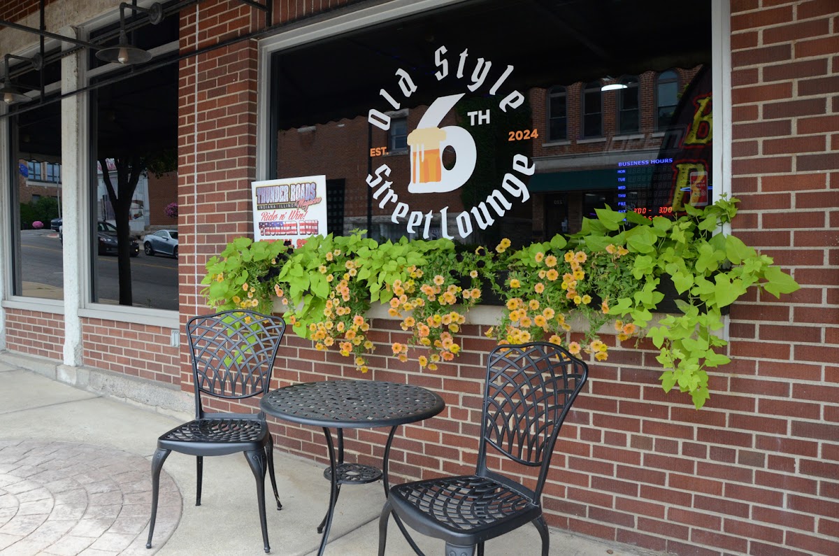 Old Style 6th Street Lounge