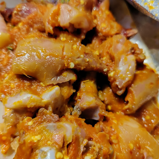 Patas de Puerco Cocidas Le Agregan Salsa Y Limón