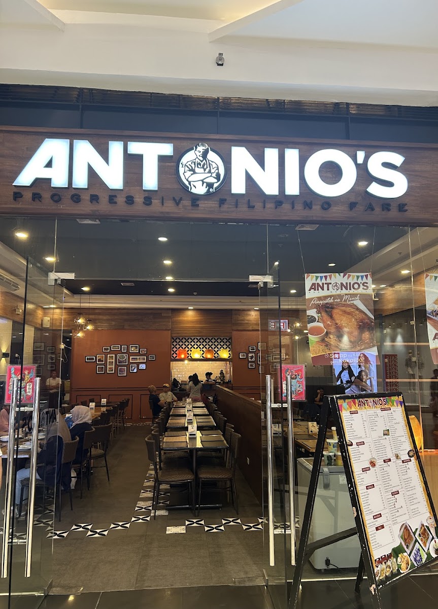 Antonio's Bar and Grill