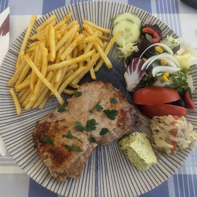 Schweinerückensteaks Mit Pommes