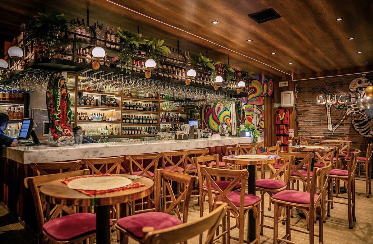 La Chula Zona T Restaurante Mexicano, Rumba, y Mariachi en Vivo