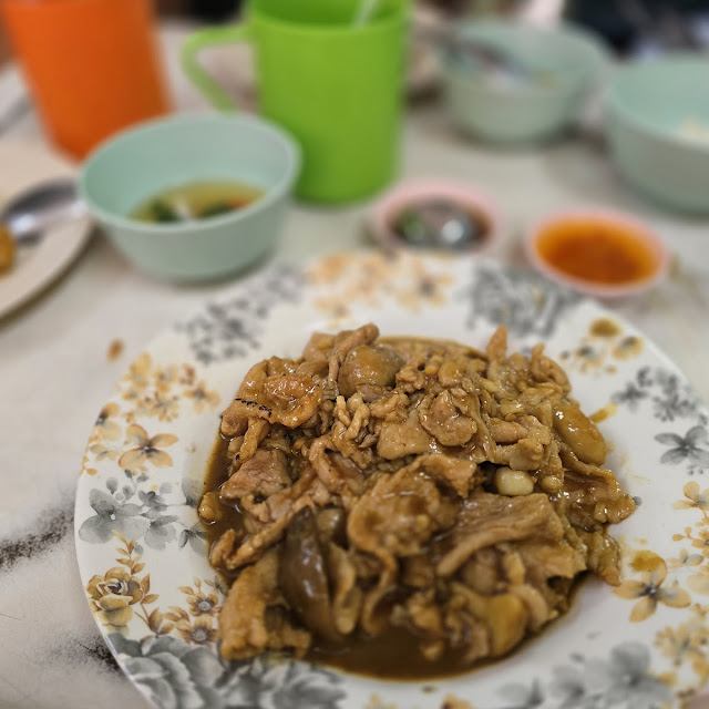 หมูผัดน้ํามันหอย
